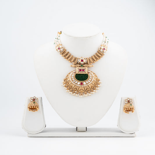 Opulence of the Royals: Heritage Jewellery Set with Kundan & Pearl Accents