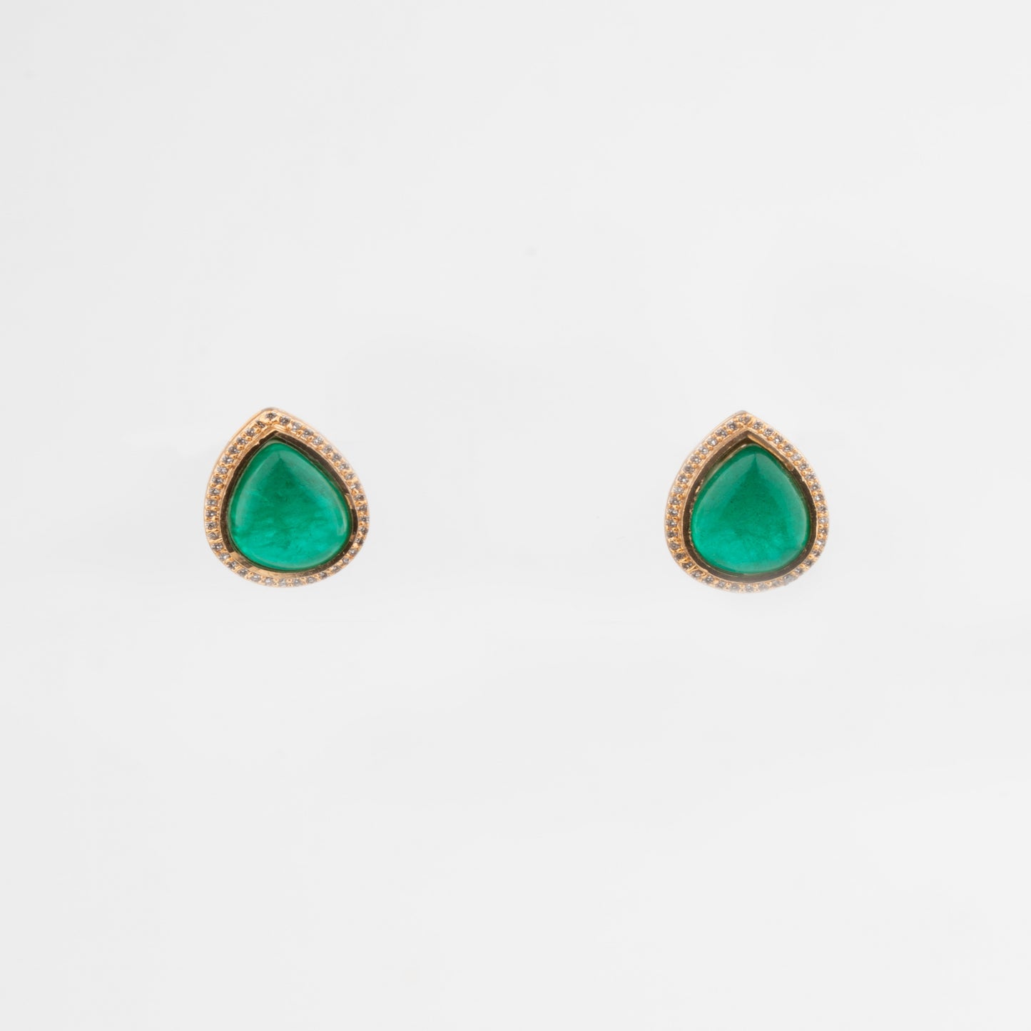 Regal Grace: Emerald-Embellished Kundan, AD Pendant necklace Set in Gold Finish"