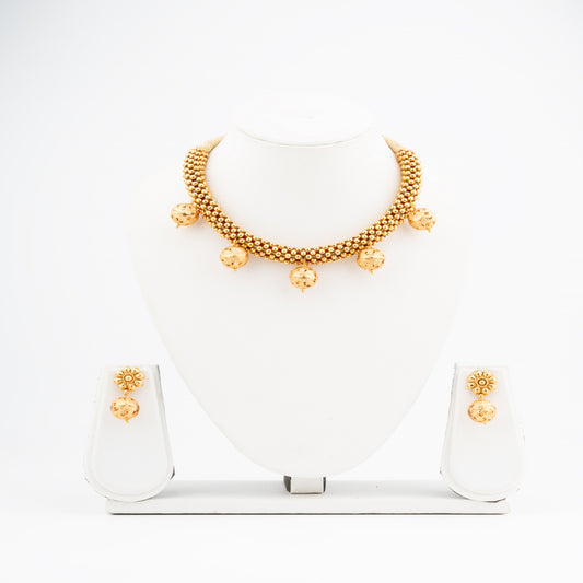 Traditional Thushi Necklace Set in Antique Gold Polish
