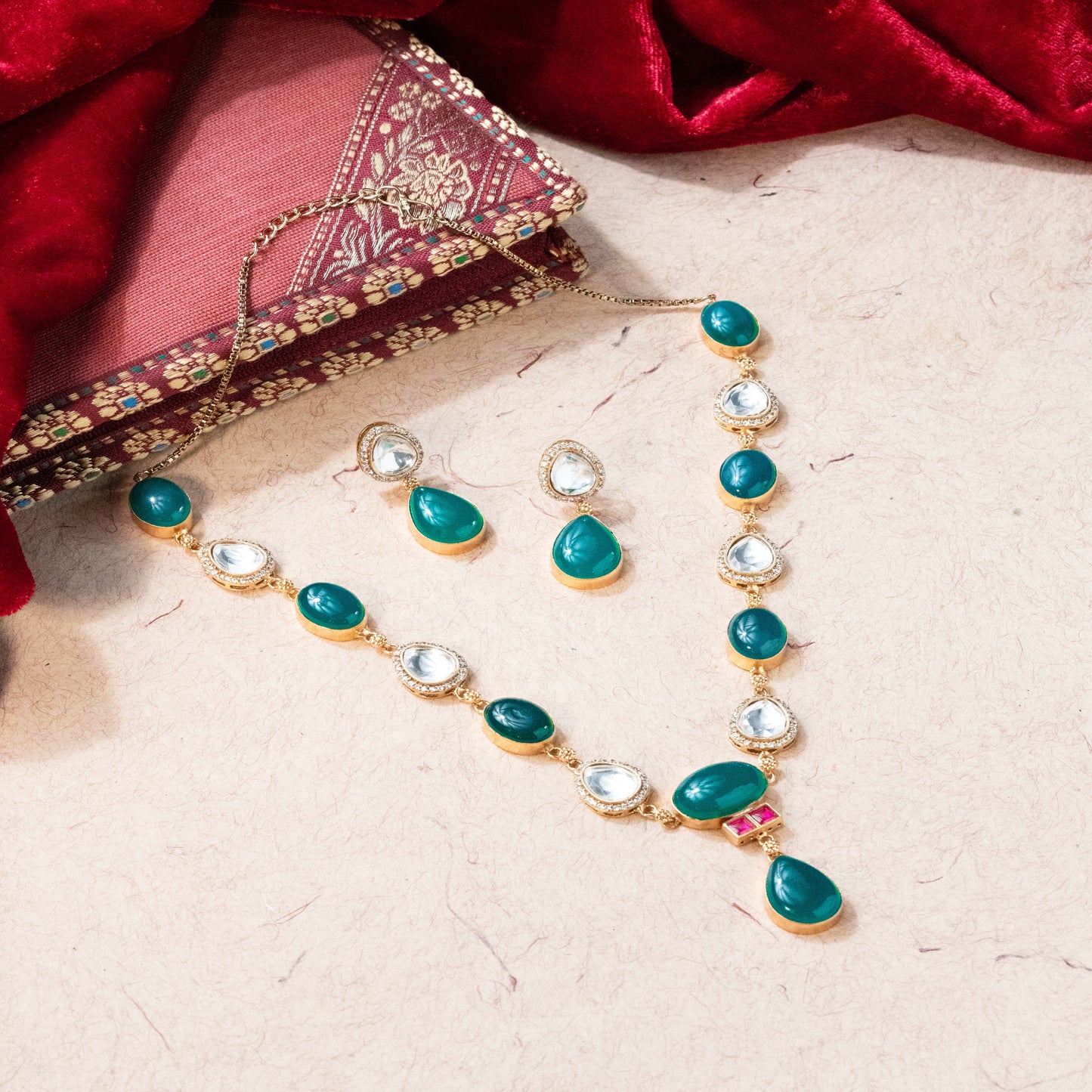 Indo-Western Elegance: Emerald Green Kundan Necklace Set