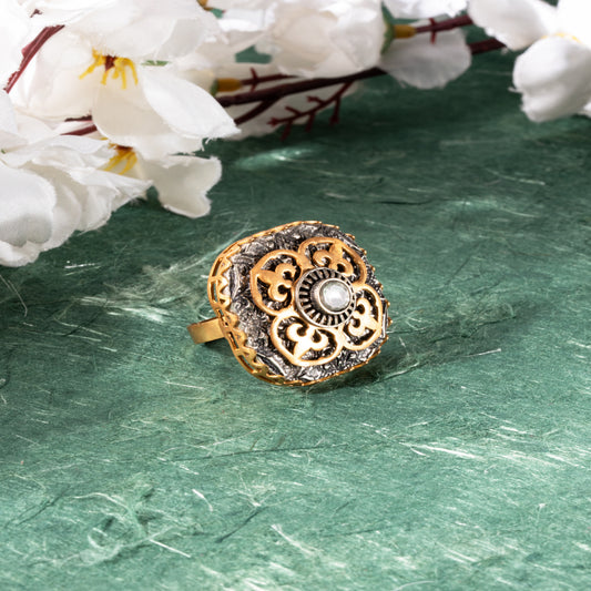 Antique-Inspired Dual-Toned Floral Ring with Mirror Center