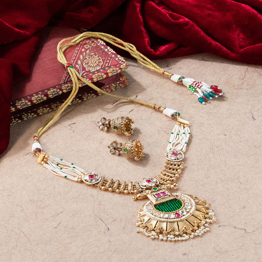 Opulence of the Royals: Heritage Jewellery Set with Kundan & Pearl Accents