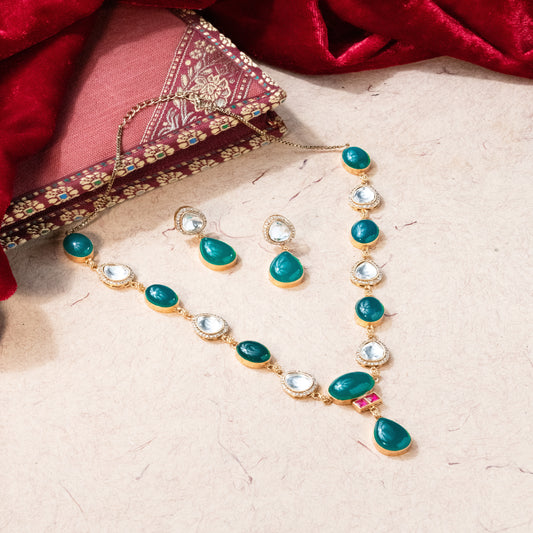Indo-Western Elegance: Emerald Green Kundan Necklace Set